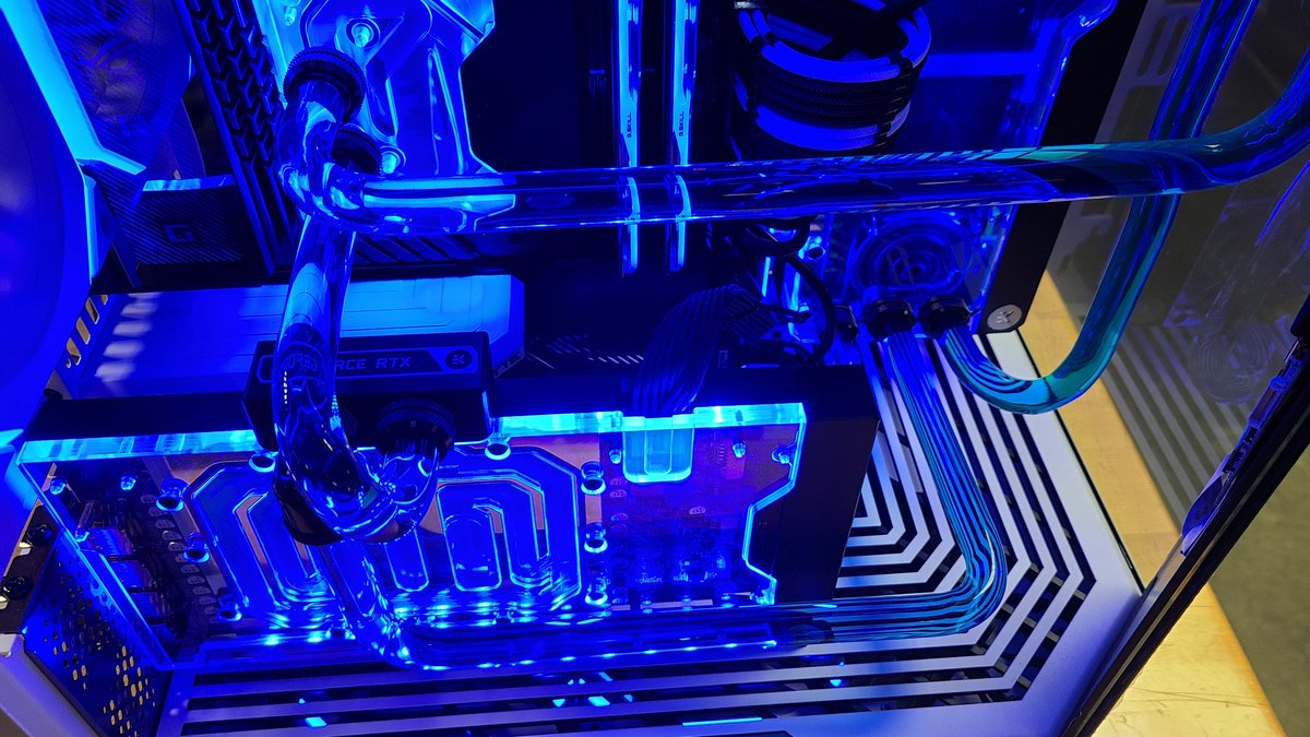 XOTIC PC tweet media