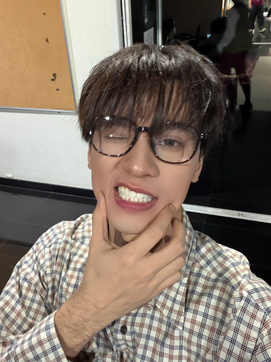 Thanatopmakeup's tweet photo. My makeup วิ่งแลกแว่น วิ่งแลกพูๆ
วิ่งแลกคุณเดือน 🫶🏼🤍  

#kengharit #thanatopmakeup #ดั่งเดือนค้างฟ้า https://t.co/mvdnqyjaf1