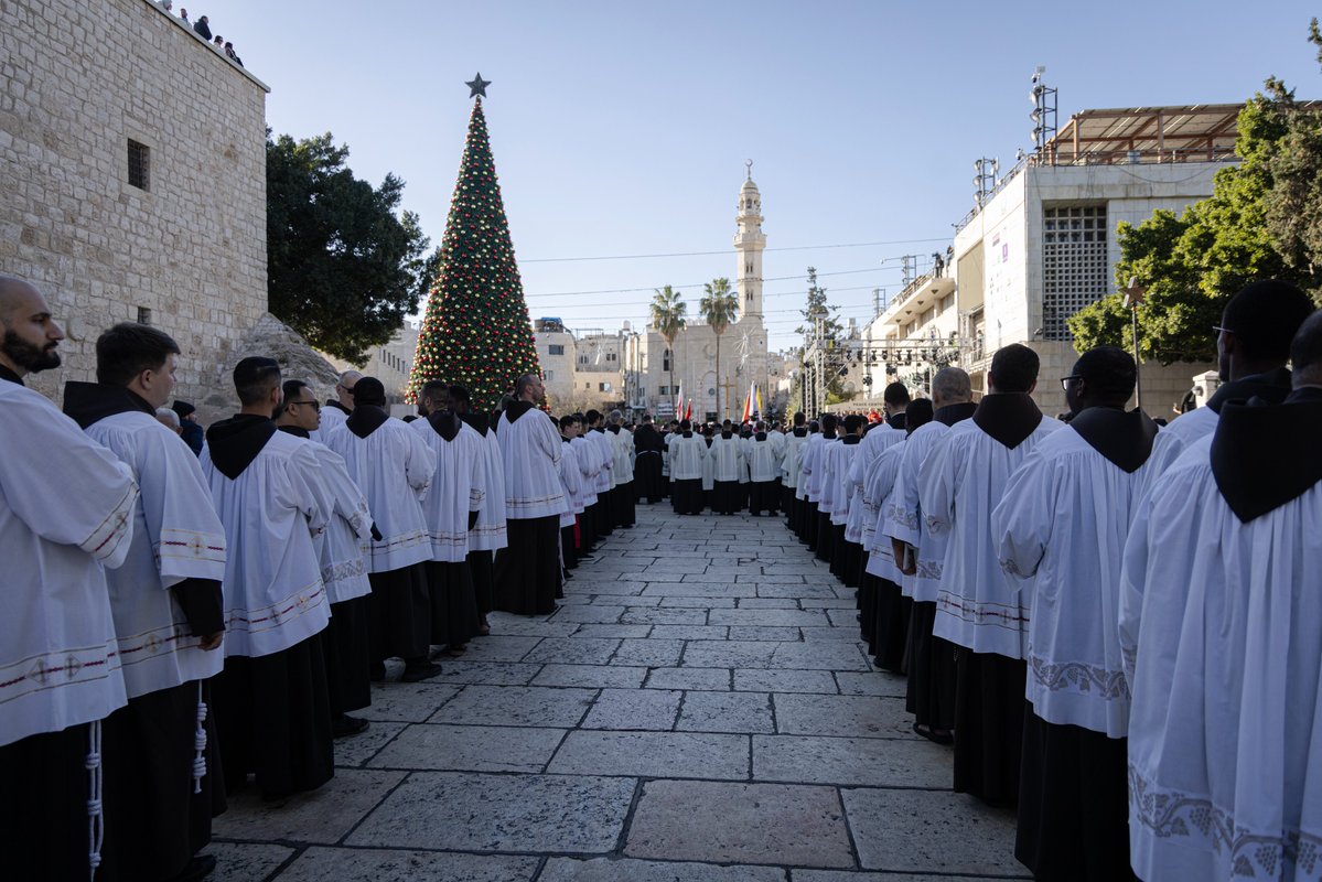 AJEnglish's tweet photo. Church of England backs Palestinian Christians despite backlash https://t.co/wapJNjupKV https://t.co/RxaexxvEUL