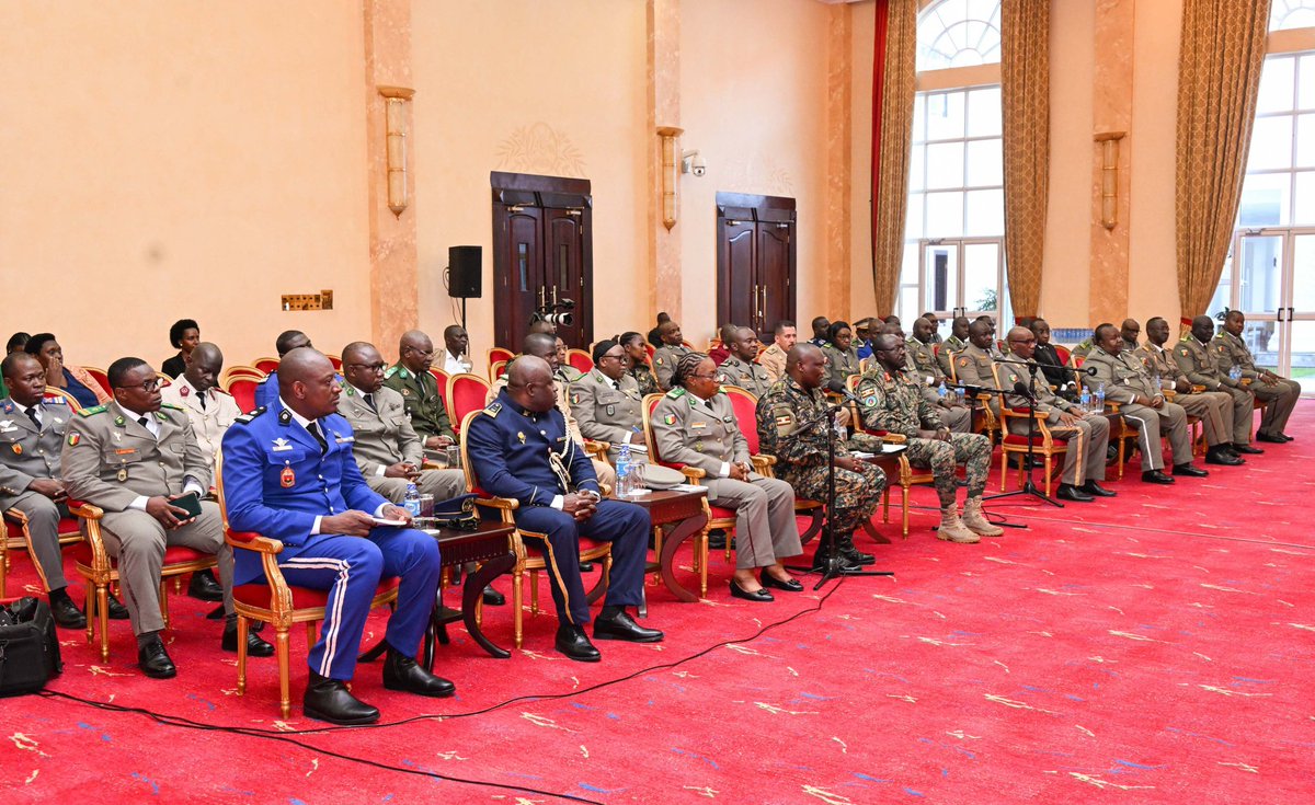 Itss_BabyAmber8's tweet photo. President Museveni to Malian Officers: Prosperity, Not Begging, Will Secure Africa’s Future https://t.co/NRzenmc8BZ
#WhyUgDecidedM7 #UgMoving4wd https://t.co/97yHjDJ5Ks