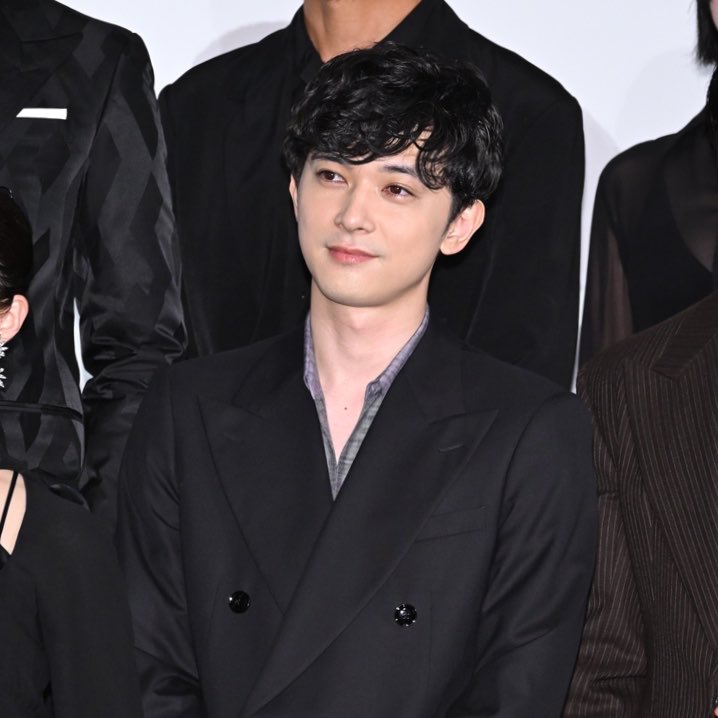 like_Cat___'s tweet photo. 아니근데 요시자와씨 파마하더니 진심 10년생 같다
사람 자체가 착하미 표본상이야
나 파마한 사람 좋아했네 https://t.co/eOP4lHxA06
