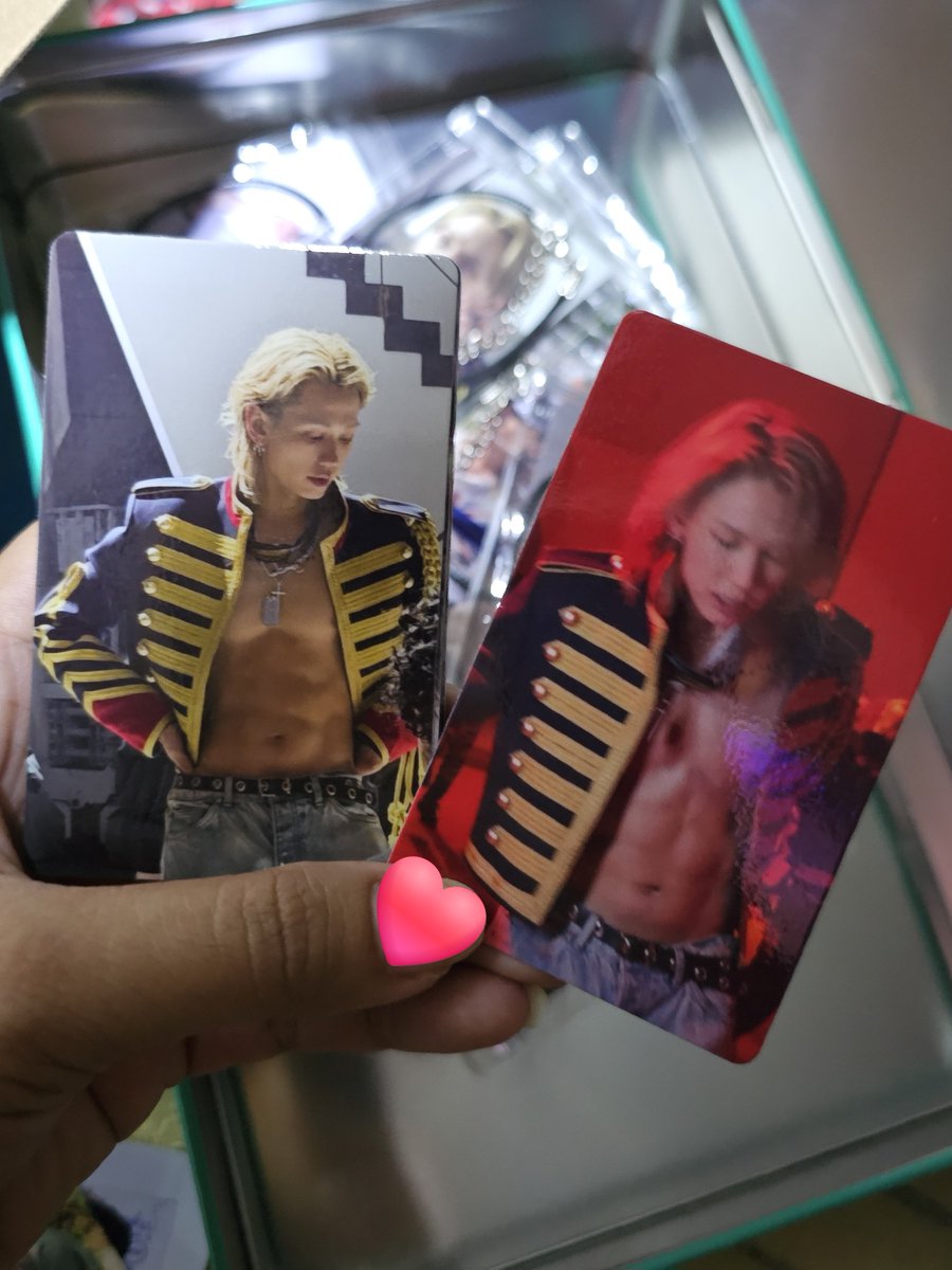 lcs_omegaph's tweet photo. #ILHOON
#ILHOON_in_Manila 
#1DayArtClassWithILHOON

**Wag na ipamigay, ibulsa ko na lang yan siya 😌

🥰                                              🔥 https://t.co/mYkwQr7nKT