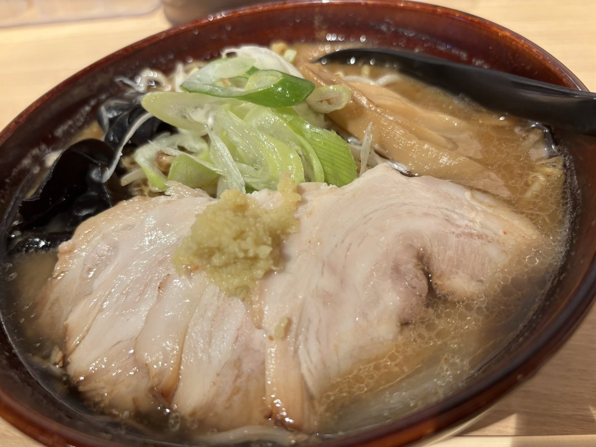 oruvalo's tweet photo. ラーメンをたべました
暑いです https://t.co/CSB5ysgItd