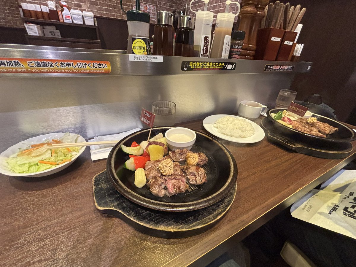 _3s02Vv's tweet photo. コラボ飯🍖ﾝﾏかった！
いきなり誘って来てくれたﾌﾚﾝﾖ𝑩𝑰𝑮 𝑳𝑶𝑽𝑬______ ノベルティﾌﾟﾚｾﾞﾝﾁｭしたら推し2枚抜きでるんるんしててこっちもるんるん♪( ◜ω◝و(و "なた🎶 https://t.co/MDDkUjf0c8