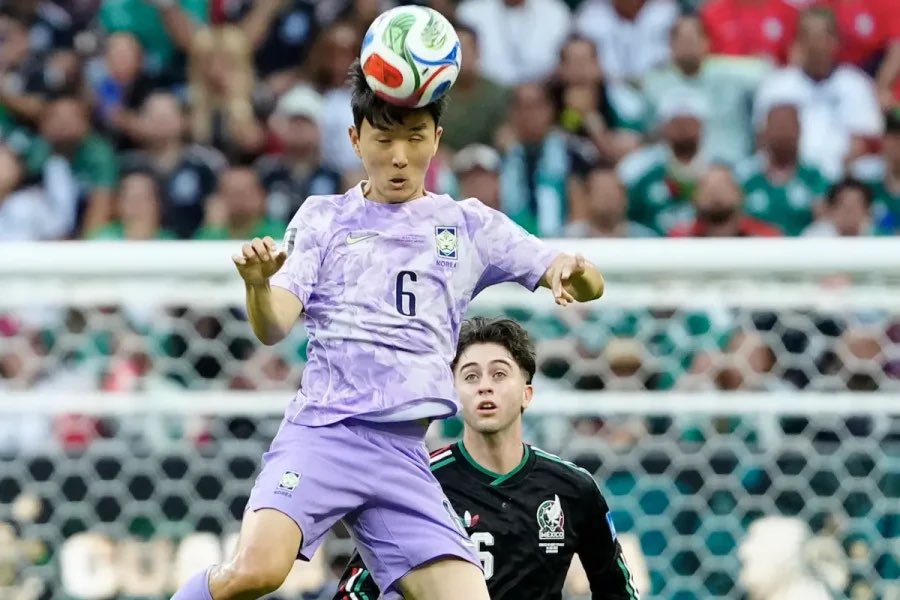 DominiodeBola_'s tweet photo. 🚨 Hwang In-beom vai ser jogador do FC Porto.
💰 Negócio fechado por cerca de 5 milhões de euros, segundo O JOGO.
Falta apenas a oficialização.
#FCPorto #HwangInBeom #Mercado https://t.co/z2dBqZIEfy