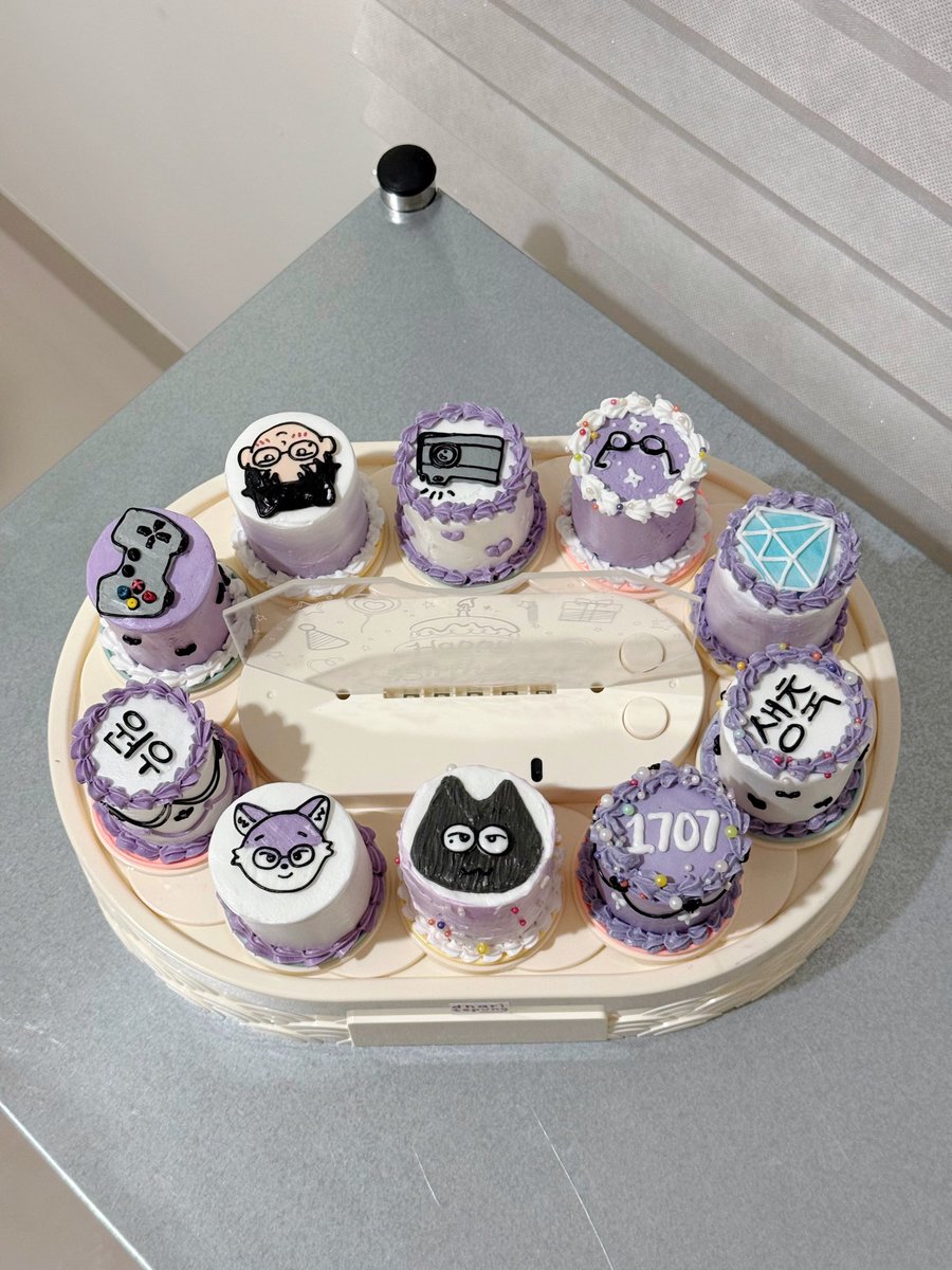 _PrincessMilk's tweet photo. My cake order for wonwoo’s birthday this year💜💜💜 https://t.co/WwuOCceaW3