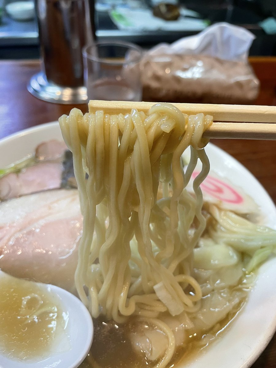 anemonechan3's tweet photo. 良温さん

◆ワンタン麺(並)◆
◆半炒飯◆

旅帰りの親方のとこへ突撃🕺
今日もバチギマリのスープにこの細麺がハマるな〜🍜✨
チャーシューが良い感じに温まって美味すぎるよ🍖ゴチャゴチャしないシンプルに美味い‼️
そして親方の炒飯はハイクラスの美味さ🤣🍚
また行こ☻

#良温 https://t.co/W0RhxK3YJz