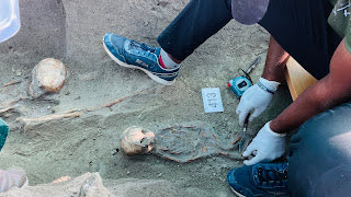 iamsukee's tweet photo. 11 new skeletal remains were identified during today’s excavation at #chemmani mass grave #Jaffna. a copper ring still attached to a finger bone was also discovered

On the 35th day of exc f 3rd phase. #skeletons that’d already been identified were fully excavated and recovered https://t.co/xfC0qb0HrC