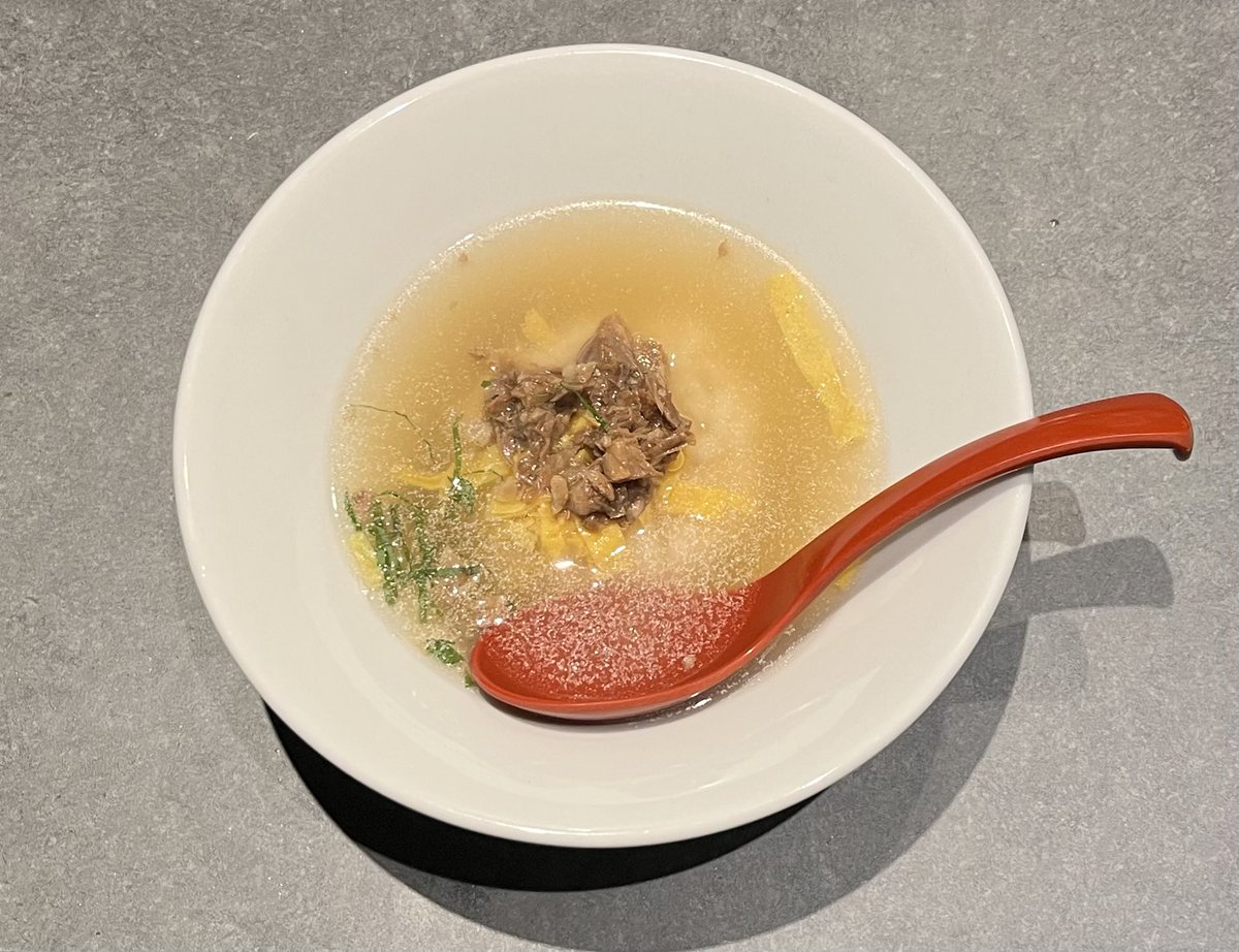 Rui_Fss12's tweet photo. ラーメンのような見た目の出汁茶漬け(らしい)、スープがめちゃくちゃ牛肉でとても美味しい https://t.co/4WMmPU0rFf