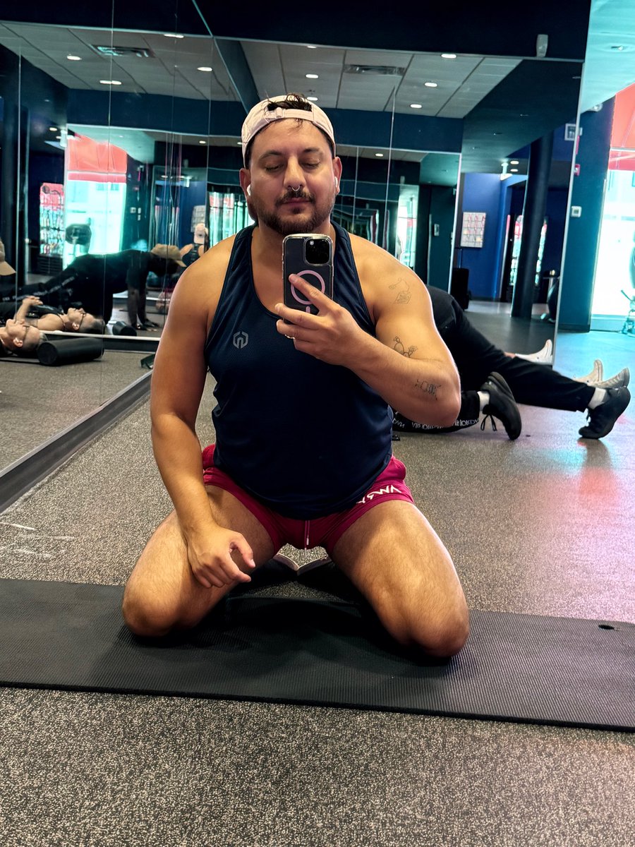 uncpapix's tweet photo. Practicing for when you’re standing in front of me with your pants down. 😈🤤 https://t.co/wqpbw2ypnI