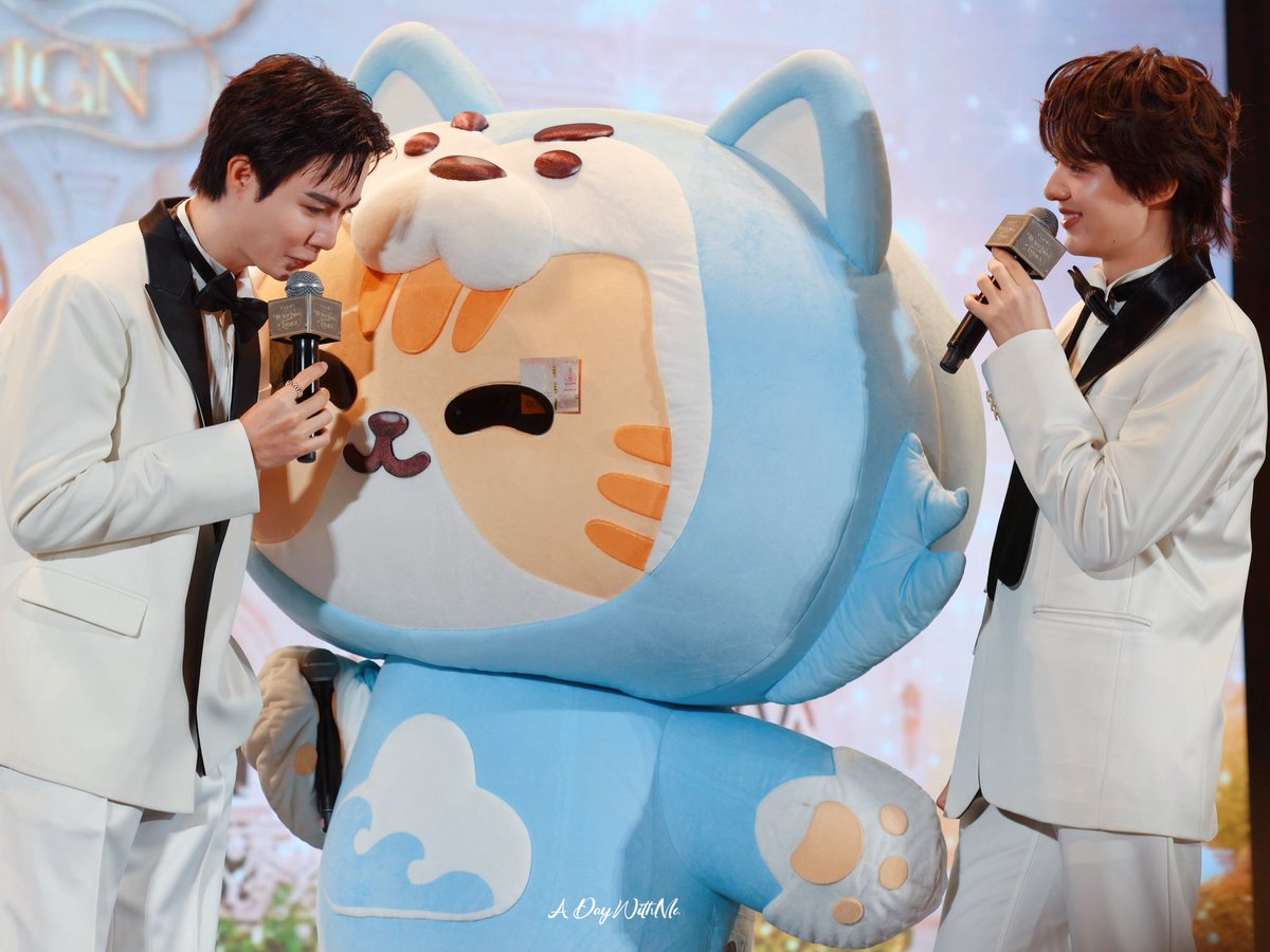 MinnKemika's tweet photo. 🐱ดี๊ : ขอบัตรมาสิ รูดได้เดือนละเกือบล้านเลยนะ 
🥚🩵 : เดินตัวติดรักปี๊ทันที 

😂😂😂😂

ZEENUNEW TNP FANSIGN
#TNPFansignCRKN
🥚🩵 @NongZon_Domundi  
🌊 @zee_pruk  🐱 @CwrNew 
#ZeePruk #ZeeNuNew #NuNew #BabyNongZon https://t.co/RBMw5yfpOM