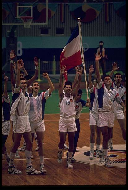 YugoslavVisuals's tweet photo. Yugoslavia basketball team celebrate their victory over the Soviet Union at the Olympic Games in Seoul, 1988. https://t.co/Qx5BhsdUNr