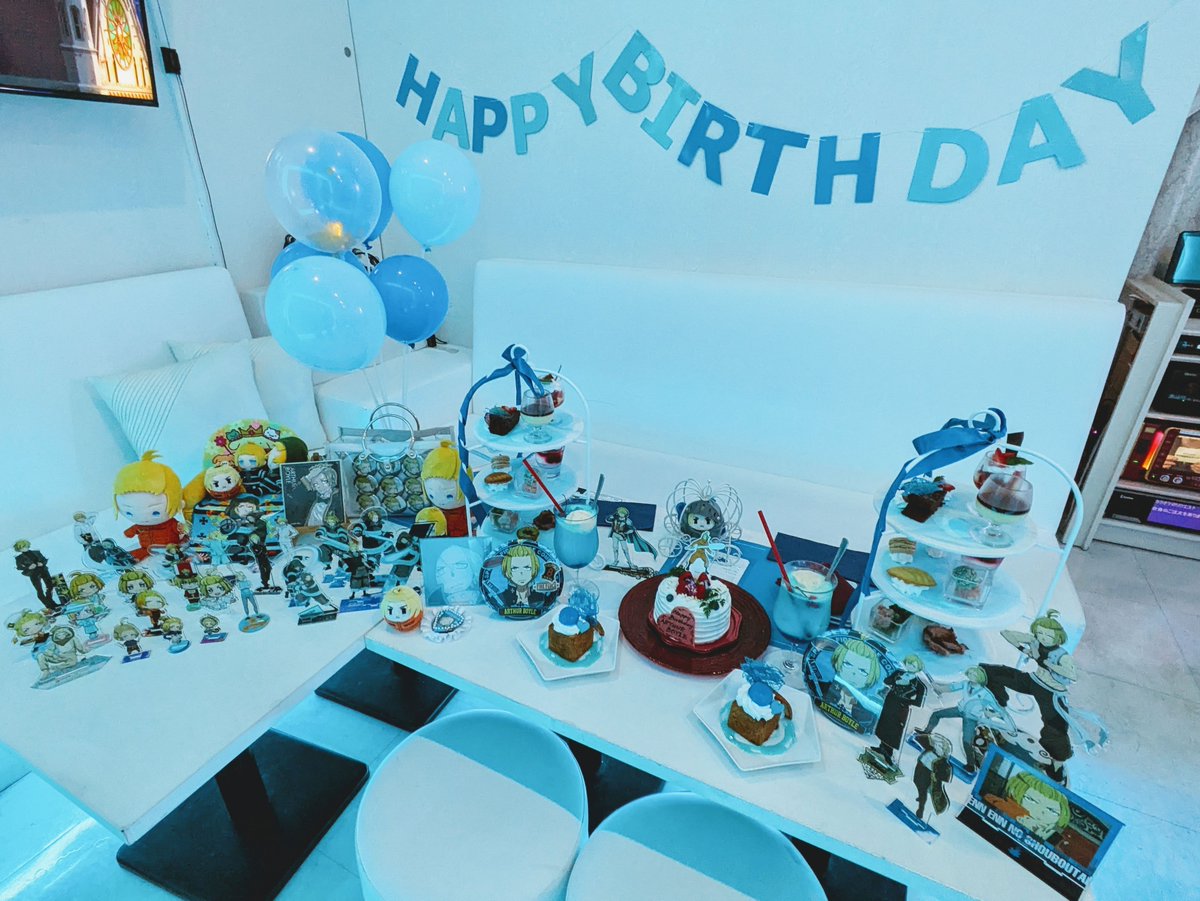 kokonotsu_jnm3's tweet photo. 先日、ばあや👑さん(@_bolognese_710
)と共に騎士王アーサーのお誕生日会をしてきました！！
推し活ルーム💙✨️でおいしいアフヌン＆ケーキを頂きながら、大画面で竜騎衝天を観ました……控えめに言って映画😭
お誕生日おめでとう騎士王👑✨️
#アーサーボイル生誕祭2026
#アーサーボイル誕生祭2026 https://t.co/KVWVH3nyBZ