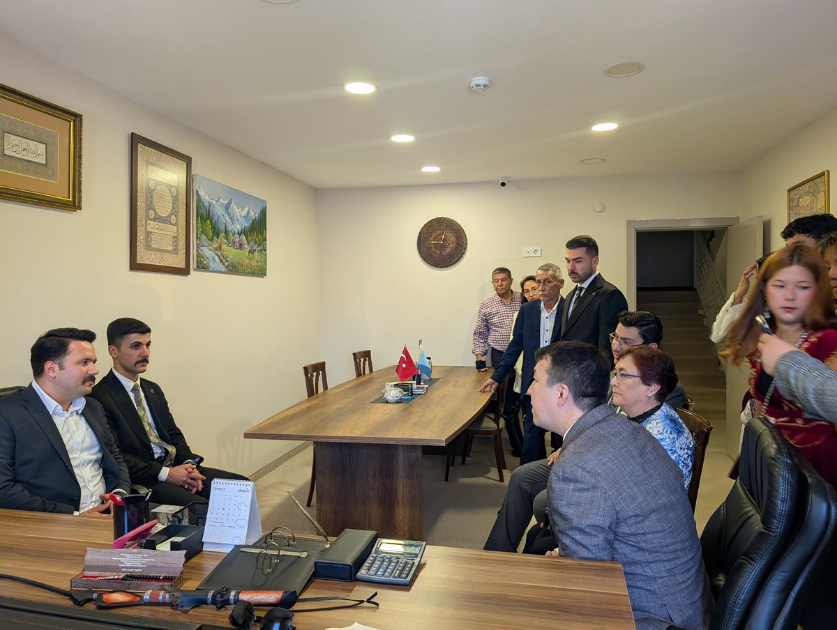 Aalparslandogan's tweet photo. Hoca Ahmed Yesevi İlim ve İrfan Vakfı’nı ziyaret ederek eğitim gören öğrenci kardeşlerimizle bir araya geldik.

Misafirperverlikleri için vakıf başkanımıza ve kıymetli yönetimine teşekkür ediyor; güçlü bir gelecek için ilim ve irfanla yoğrulmuş nesillerin yetişmesine katkı sunan her çalışmayı gönülden takdir ediyoruz. 🇹🇷🇰🇿