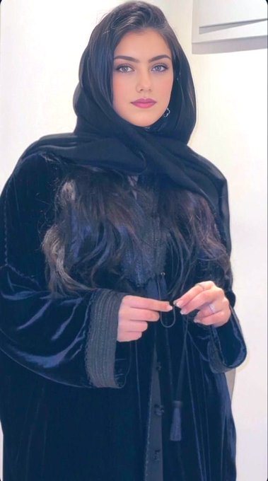 b5__v's tweet photo. سؤال :

اذا كانت الام مدرسه فماذا يكون الأب ؟! https://t.co/oVbdvRpxiy