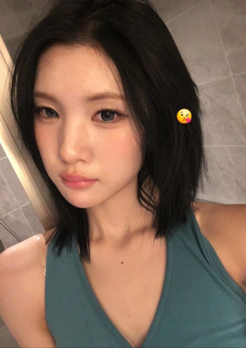 juuenkin's tweet photo. I don’t usually take this many selfies in one night, but the lighting was too pretty to ignore. There’s still more. So, wait for it. 😋 https://t.co/hPKeVnr3Cr