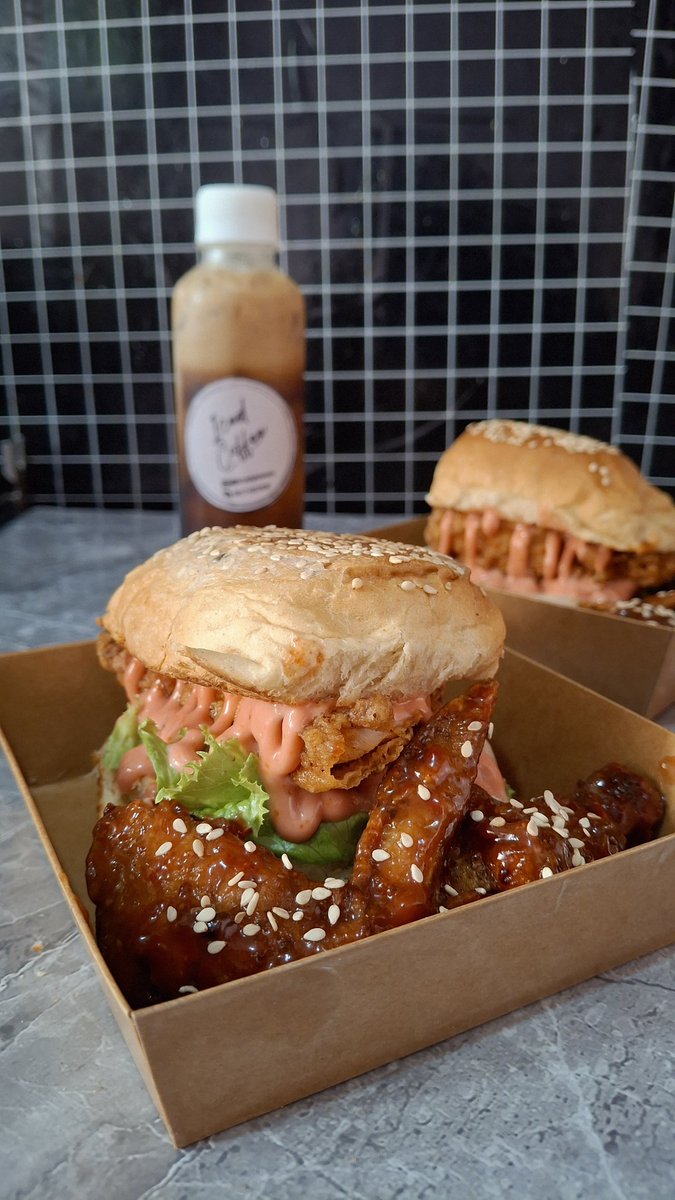 krustykraves's tweet photo. New item for the weekend (only available this weekend) 

Chicken Burger - 3,000ngn
Chicken burger x 2 wings - 4,500
Iced coffee (50cl) - 2,0000
📍Abuja https://t.co/gfrEpW6g9H