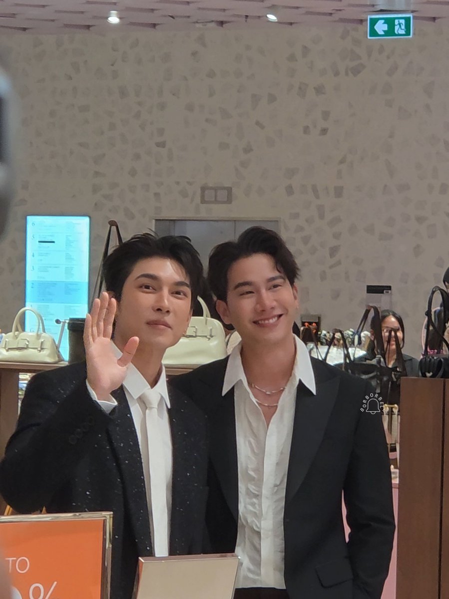 Mewlions0291's tweet photo. Hello mấy em 🫶🫶

MEW LEGENDTH
#100ListSocialClubxMew
@MSuppasit #MewSuppasit 
@octotul #Tul_Pakorn https://t.co/vddfETkVME