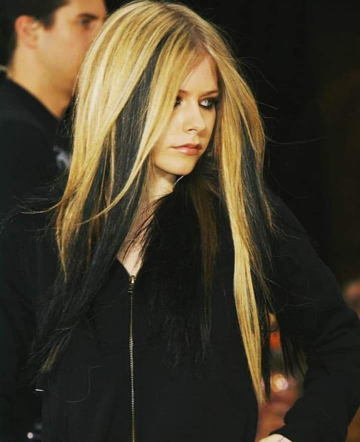 imahurricanne's tweet photo. remember when avril lavigne https://t.co/Sx1fnZq8Ef