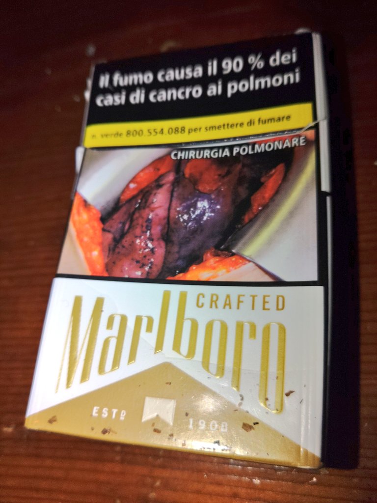 fannymas's tweet photo. イタリアの怖いマルボロ https://t.co/b5GPjzSLNI