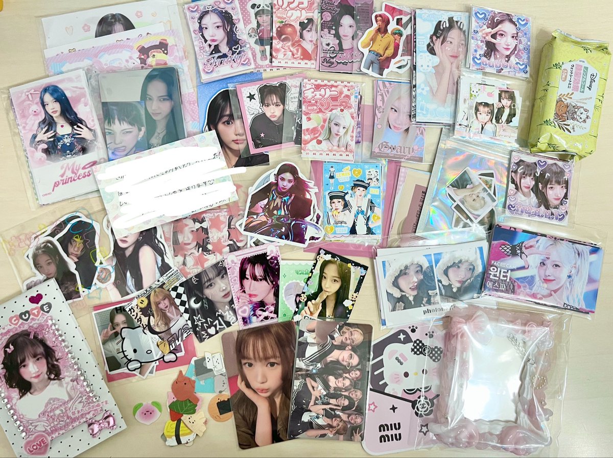 ye_on__love0419's tweet photo. @Shihovzx9 
しほちゃん！めちゃめちゃ可愛い梱包、トレカ、ドムソン等本当にありがとう😭💓
開ける度に可愛いものが沢山でてきて本当にワクワクが止まらなかった🥹トレカケースも可愛すぎて🥹
トレカも初めて手に入れたやつで本当に嬉しい߹ ߹
本当にありがとうඉ́  ̫ ඉ̀大切にします！
#shiho_present https://t.co/8BZrAUbYFx