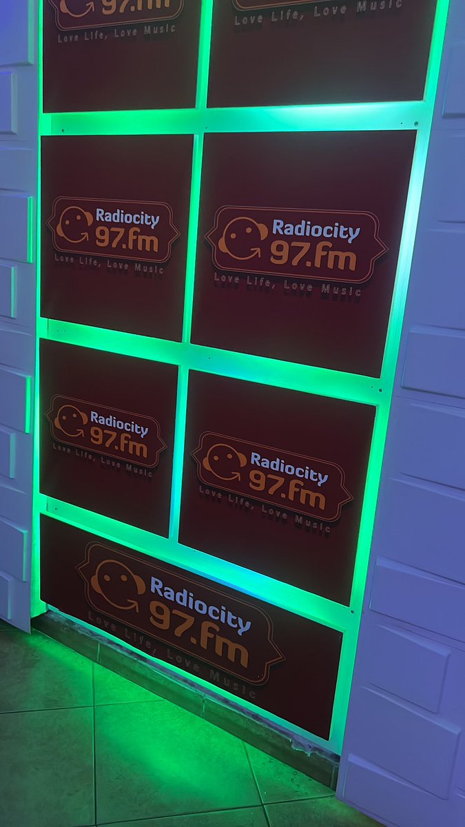 DeejayMaryjo's tweet photo. #WonderYears #JamFloorFillers

4pm ⏩️ 7pm. 

@97fmRadiocity 

Let’s Jam 🤟🏽 https://t.co/nUyVUMZ7h2