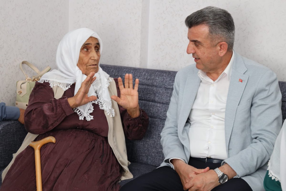 milhamigunbegi's tweet photo. Şehitlerimize minnetle ve rahmetle.

📍Birecik

Birecik İlçe Başkanımız @AcilanErol, Birecik Belediye Başkanımız @mehmetbegit, Birecik Kadın Kolları Başkanımız @Emelimrak63, Birecik Gençlik Kolları Başkanımız @CUMAKARACA10 ve il-İlçe Teşkilatımızla birlikte Birecik ilçemizde Şehidimiz Mustafa Akar'ın bize emaneti olan kıymetli ailesini ziyaret ettik. 

Aziz Şehitlerimizi rahmetle ve minnetle yâd ediyoruz.