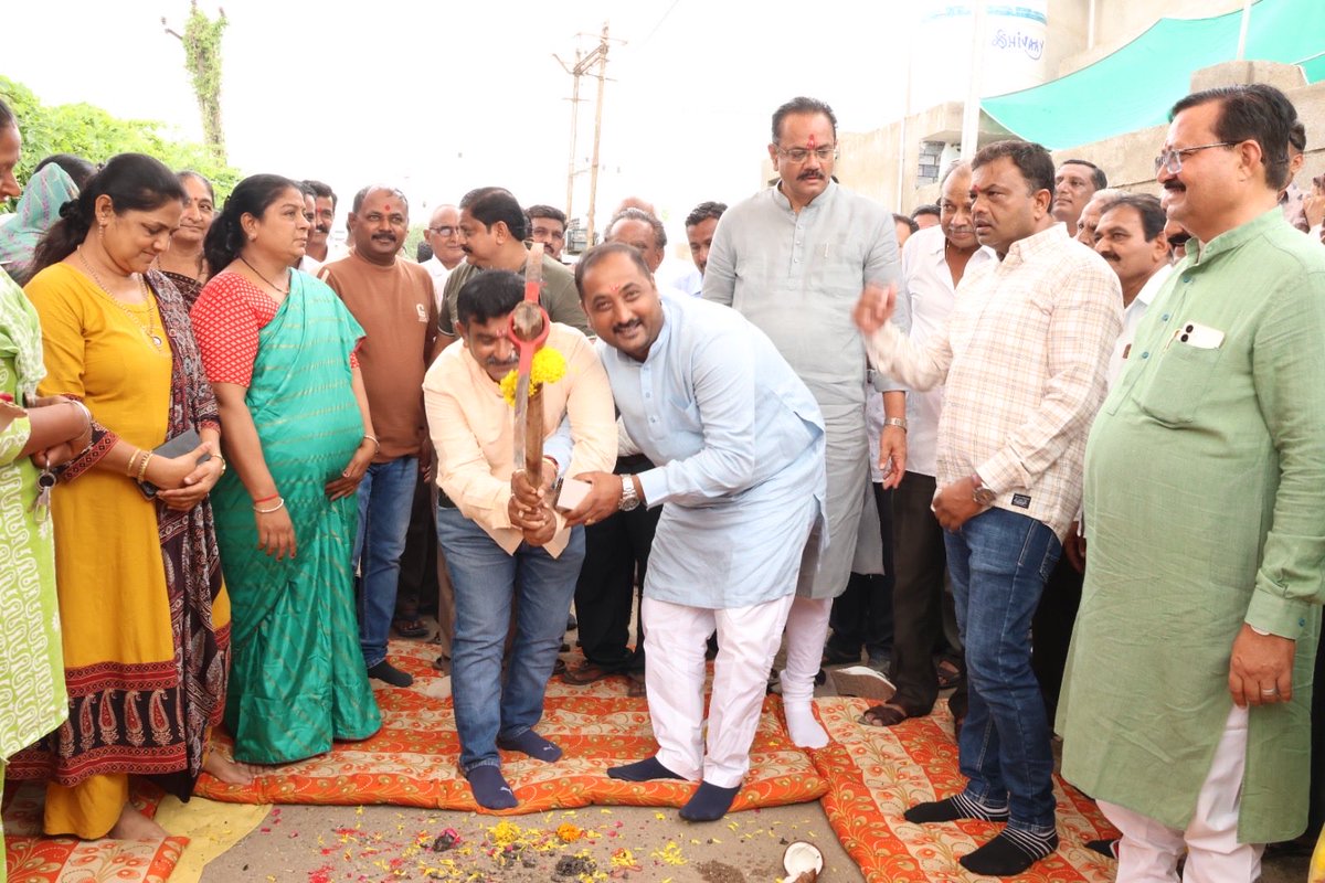 BhavnagarMuni's tweet photo. સરકારશ્રીની SJMMSVYની ગ્રાન્ટ હેઠળ રૂ. ૨૫  લાખના ખર્ચે ભીમ પાર્ક સોસાયટીમાં RCC રોડના કામના ખાતમુહૂર્ત કાર્યક્રમ.

#SJMMSVY #RoadDevelopment #bmcbhavnagar #udy2026 https://t.co/QqQXUgoZS2