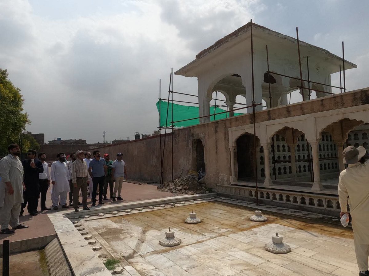 PWCAuthority_'s tweet photo. DG WCLA, Mr. Najmussaqib, visited Shalimar Gardens to review the ongoing conservation works. During the visit, he observed the restoration works.

#WCLA #ShalimarGardens  
@GovtofPunjabPK @Marriyum_A @CS_Punjab @SMUReforms https://t.co/MjrVq0ejEY