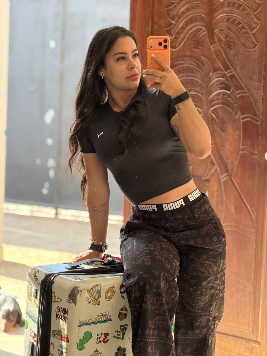 lari_riquelme's tweet photo. A cumplir nuevas metas en lo laboral 🇦🇷🤍🛬 https://t.co/A1TIAAV12p