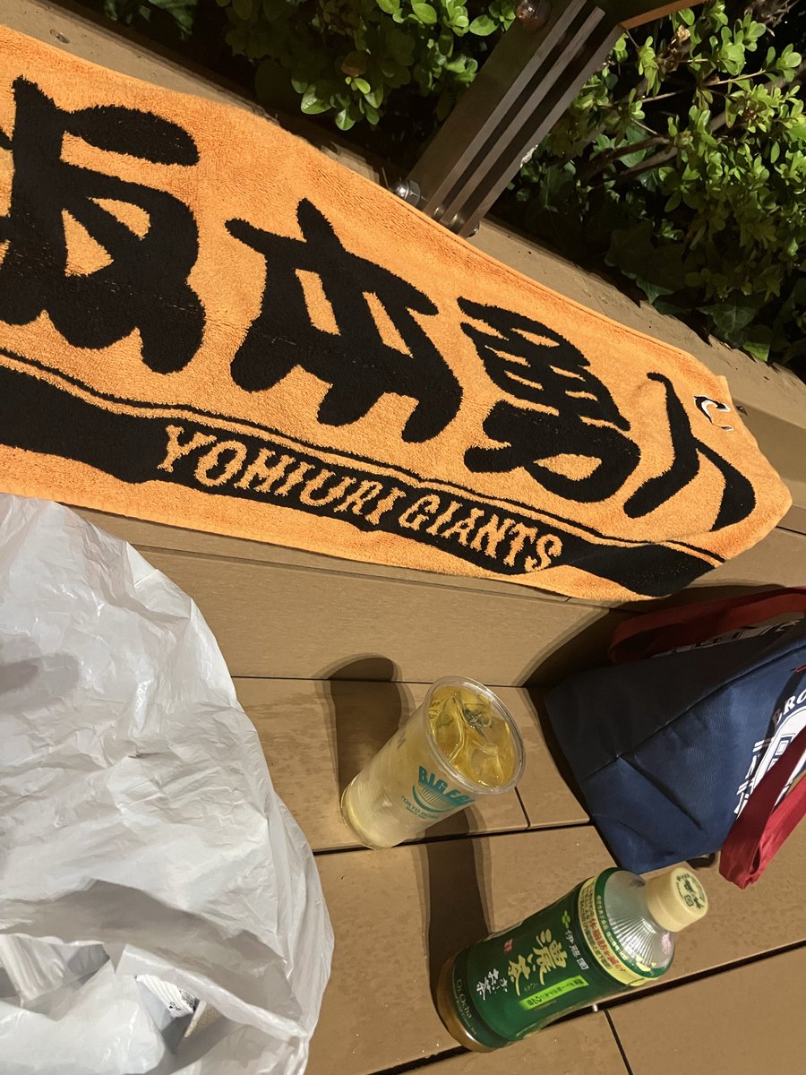 nbkogw's tweet photo. 坂本サヨナラ3ラン👋
1人で三次会やってます

#読売ジャイアンツ
#東京ドーム
#神試合 https://t.co/itzubj2e3n