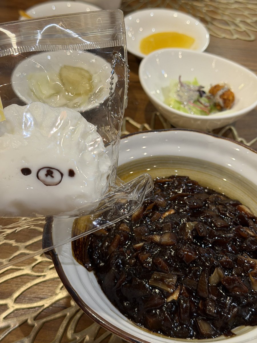 songoatnee's tweet photo. 짜장면에 만두추가 https://t.co/TnpjWFjZvG