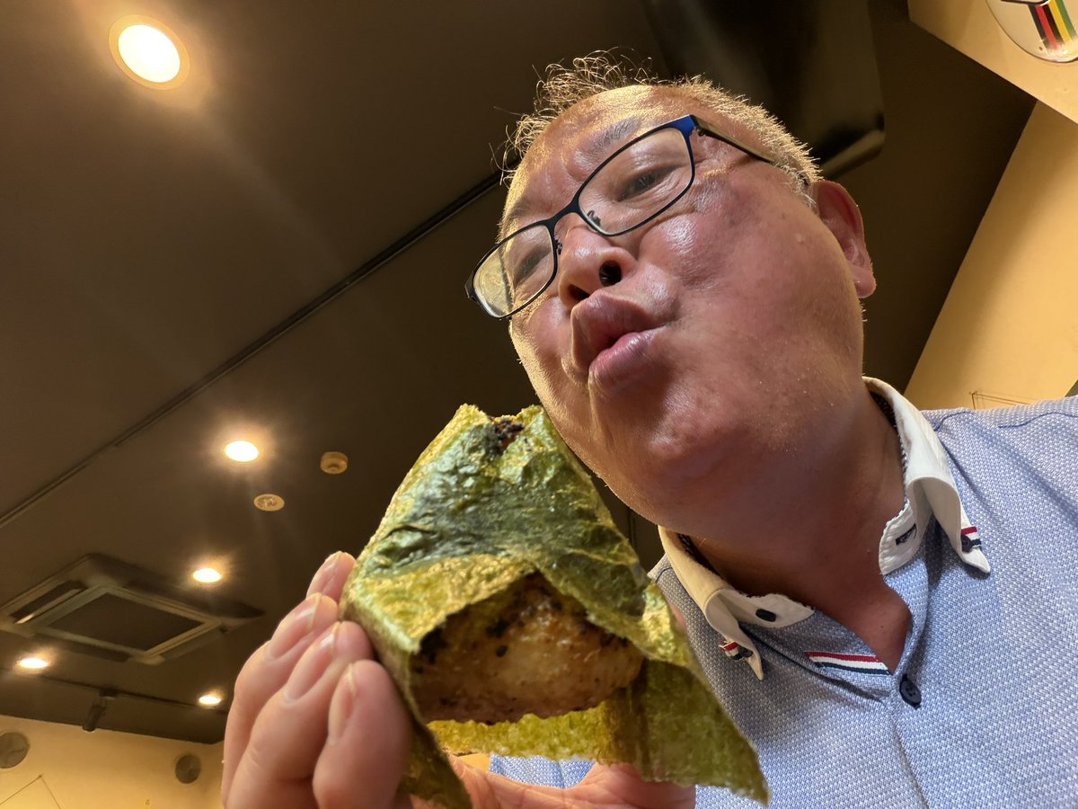 10komori's tweet photo. 焼きおにぎりフ〜フ〜😋 https://t.co/3ru7gLbYTG