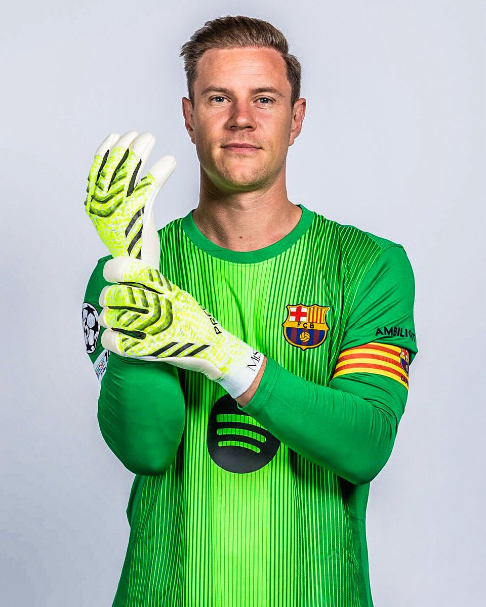 eurofootcom's tweet photo. 🚨🇩🇪 𝐁𝐑𝐄𝐀𝐊𝐈𝐍𝐆 | Marc-André ter Stegen (34) is READY to travel to Netherlands and sign for Ajax, reports @MatteMoretto! ✈️✅ https://t.co/Fz9zFqge0Z