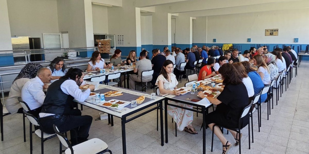 DemirOzyptila's tweet photo. Bor Meslek Yüksekokulu'na yıllarını veren, güler yüzü ve çalışkanlığıyla hepimizin takdirini kazanan değerli çalışma arkadaşımız İsmail Hakkı Ergüner Abimiz emekli olmuştur. Bundan sonraki hayatında ailesiyle birlikte sağlıklı, huzurlu ve mutlu bir emeklilik dönemi dileriz. https://t.co/huUdbIJdix
