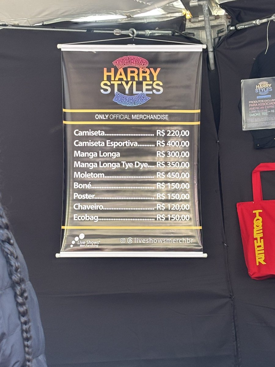 loislegacy's tweet photo. QUE ABSURDO É ESSE HARRY STYLES? https://t.co/dXc1e5Wfxu