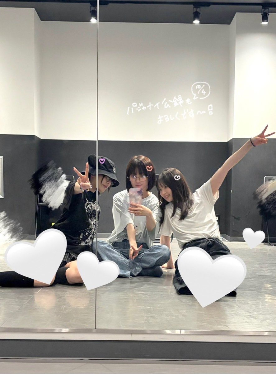 anzusaku1012's tweet photo. 同じ場所で各々が各々の各々をする謎の会合 https://t.co/Jg7QS1GvPg