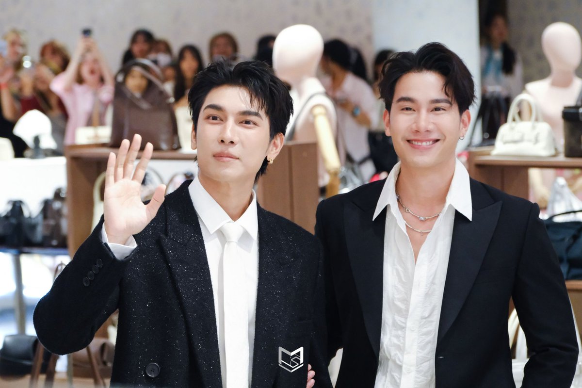 MewsuppasitTH's tweet photo. Surprise! ☺️☺️

MEW LEGENDTH

@MSuppasit
@th_hashtag
#legend 
#legend_th
#100ListSocialClub
#100ListSocialClubxMew
#100ListSocialClub2026 https://t.co/OPEcKFKekK
