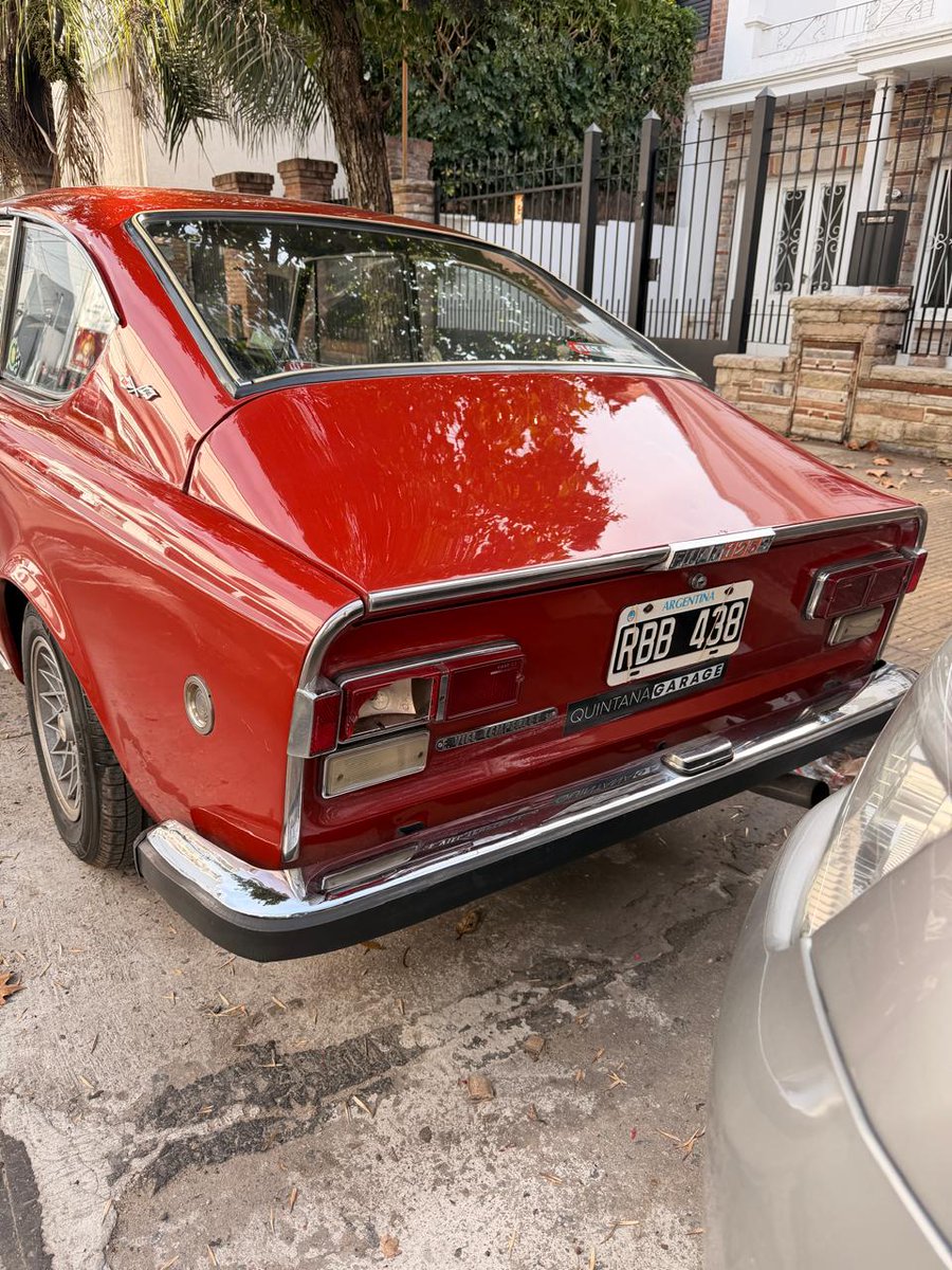 Silvestre1288's tweet photo. No todo es alegría esta semana, carajo.  Antes de ayer este HDP me chocó la Fiat Coupé más querida de X. No fue un boludo cualquiera sin idea, no. Fue un viejo poronguero como nosotros, con una C10 89 cromada al detalle. El hijo de puta sabía perfectamente lo que tenía enfrente: sacó fotos de los dos fierros juntos antes de subirse a su chata.  El farol puede valer dos mangos, pero la actitud de este sorete es asquerosa.  Necesito la ayuda de todos para encontrarlo. Como mínimo exijo que me pida disculpas en persona. Después vemos cómo sigue la historia.  Porque lo cortés no quita lo valiente.