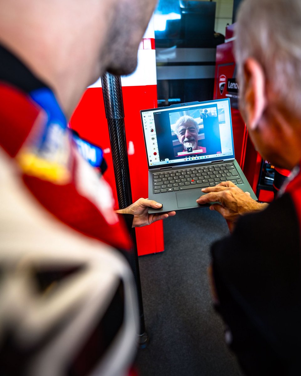 ducaticorse's tweet photo. Surprise level: 100/100 🤯🍰

#ForzaDucati #DucatiLenovoTeam https://t.co/RJR7ffmmpd