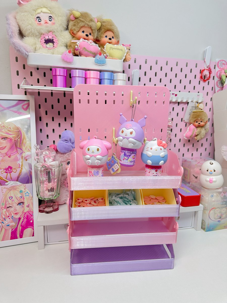 helloxglitter's tweet photo. รูปภาพเพิ่มเติม💌 :  ชั้นพับได้ 

🎀 เทมเพลตสีที่ใช้ 🎀
สกัวดิส : ชมพูแมท
ถาดชั้นสลับกัน : ชมพู&amp;ม่วง กลิตเตอร์
ข้อต่อ : ชมพูแมท 
ตะขอ+กล่องเล็ก : เหลืองพาสเทล

เผื่อลูกค้าอยากได้แบบนี้คับ🙇🏻‍♀️ https://t.co/3HapzSzlsf