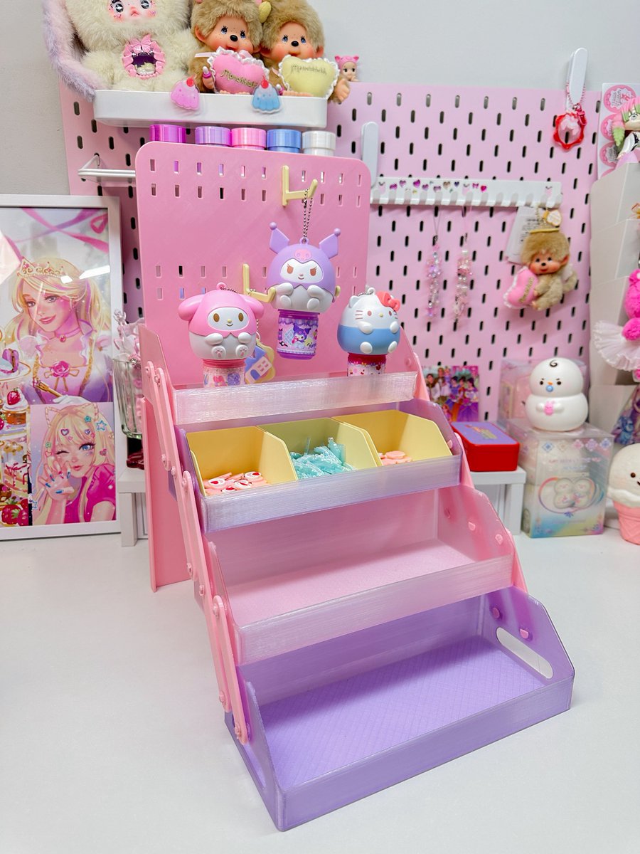 helloxglitter's tweet photo. รูปภาพเพิ่มเติม💌 :  ชั้นพับได้ 

🎀 เทมเพลตสีที่ใช้ 🎀
สกัวดิส : ชมพูแมท
ถาดชั้นสลับกัน : ชมพู&amp;ม่วง กลิตเตอร์
ข้อต่อ : ชมพูแมท 
ตะขอ+กล่องเล็ก : เหลืองพาสเทล

เผื่อลูกค้าอยากได้แบบนี้คับ🙇🏻‍♀️ https://t.co/3HapzSzlsf