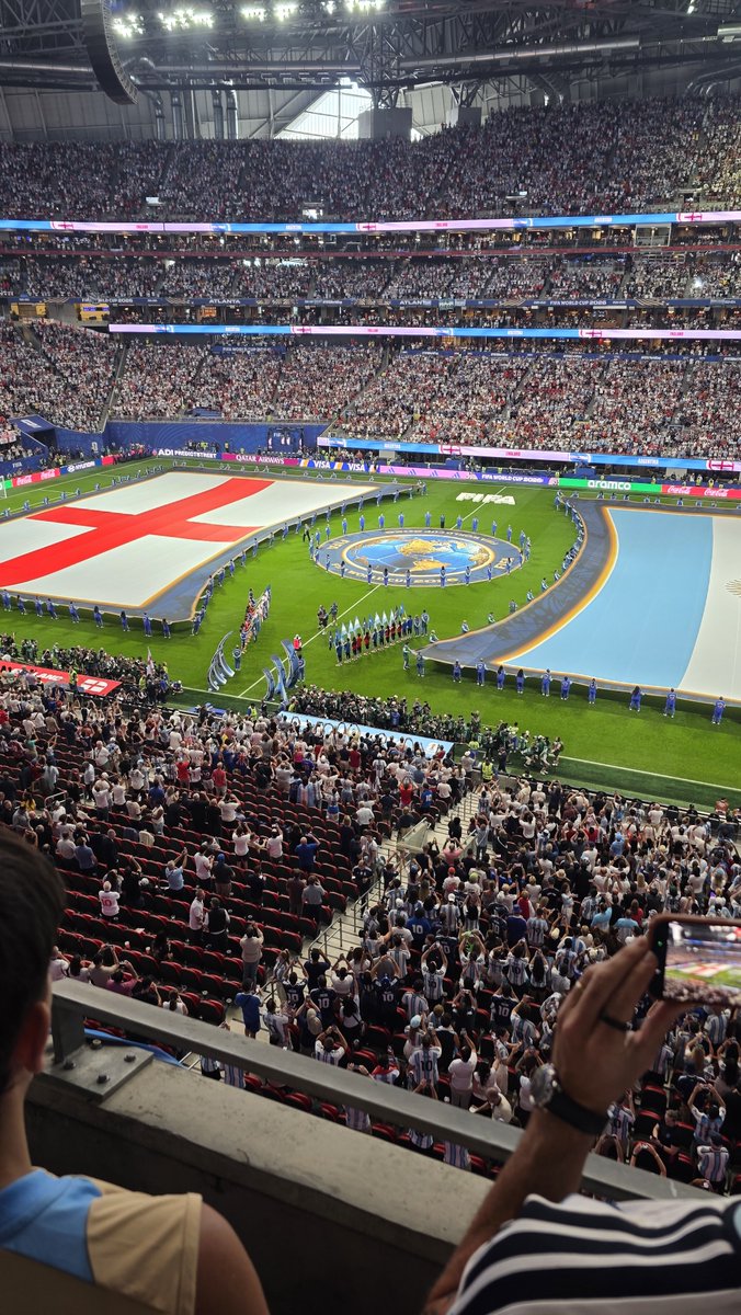 jrugss's tweet photo. Decided to go watch England lose while all my buddies got pysoped into buying the ansem and cash cat top.

Hyperliquid https://t.co/hfbD57vLgD