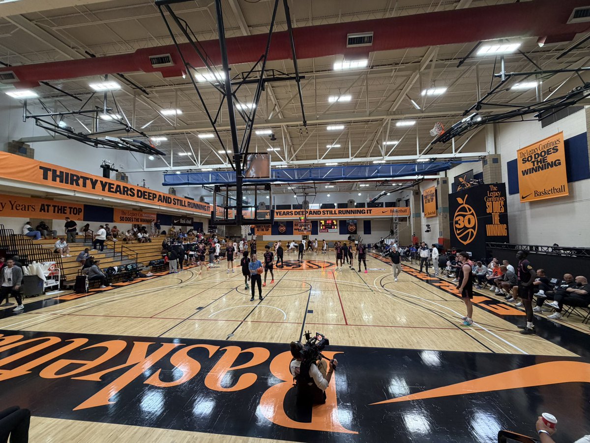 OllyReedSports's tweet photo. Made it back to Augusta for Day 4 of the @NikeEYB Peach Jam Championships.

First game starts with Team Herro vs PSA Cardinals. Duke’s Jon Scheyer, BYU’s Kevin Young, Syracuse’s Gerry McNamara, Virginia’s Ryan Odom, Iowa State’s TJ Otzellberger, Creighton’s Alan Huss and Marquette’s Shaka Smart are in attendance along with UConn, #WVU, UNC, DePaul, Baylor, UCLA + more.