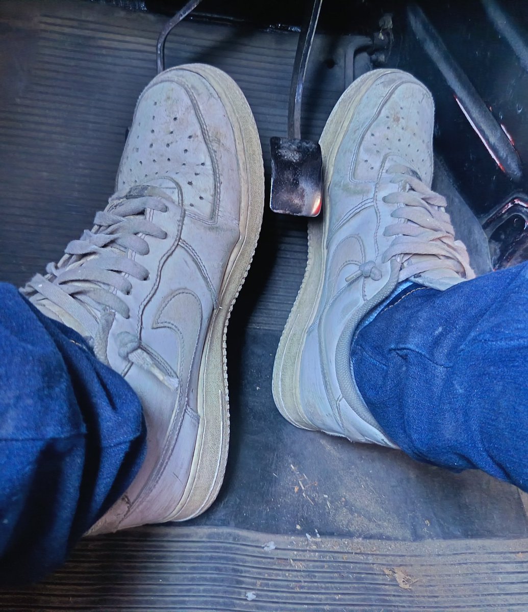NikeAir1987's tweet photo. Turno finito, chi viene a prendersene cura? 

#cashmaster #findom #faggot #ATM https://t.co/b4irFasuRo