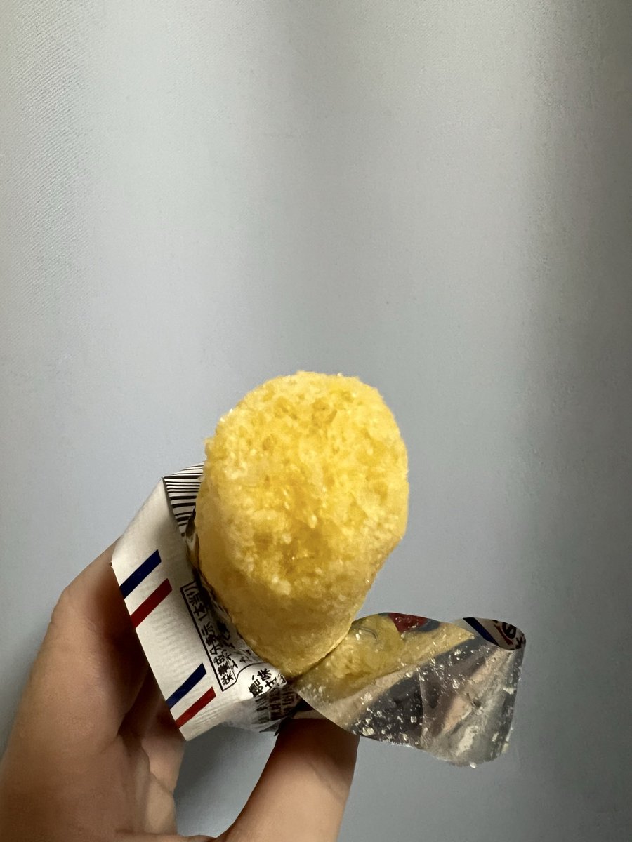 misako_810_va's tweet photo. うまい棒のシュガーラスク味って中の空洞の部分ないの！？

シュガーラスク味も美味しかったけど、うまい棒は結局とんかつソースとたこ焼きが好き。
好みが関西人すぎる。 https://t.co/n1gPMjO76W