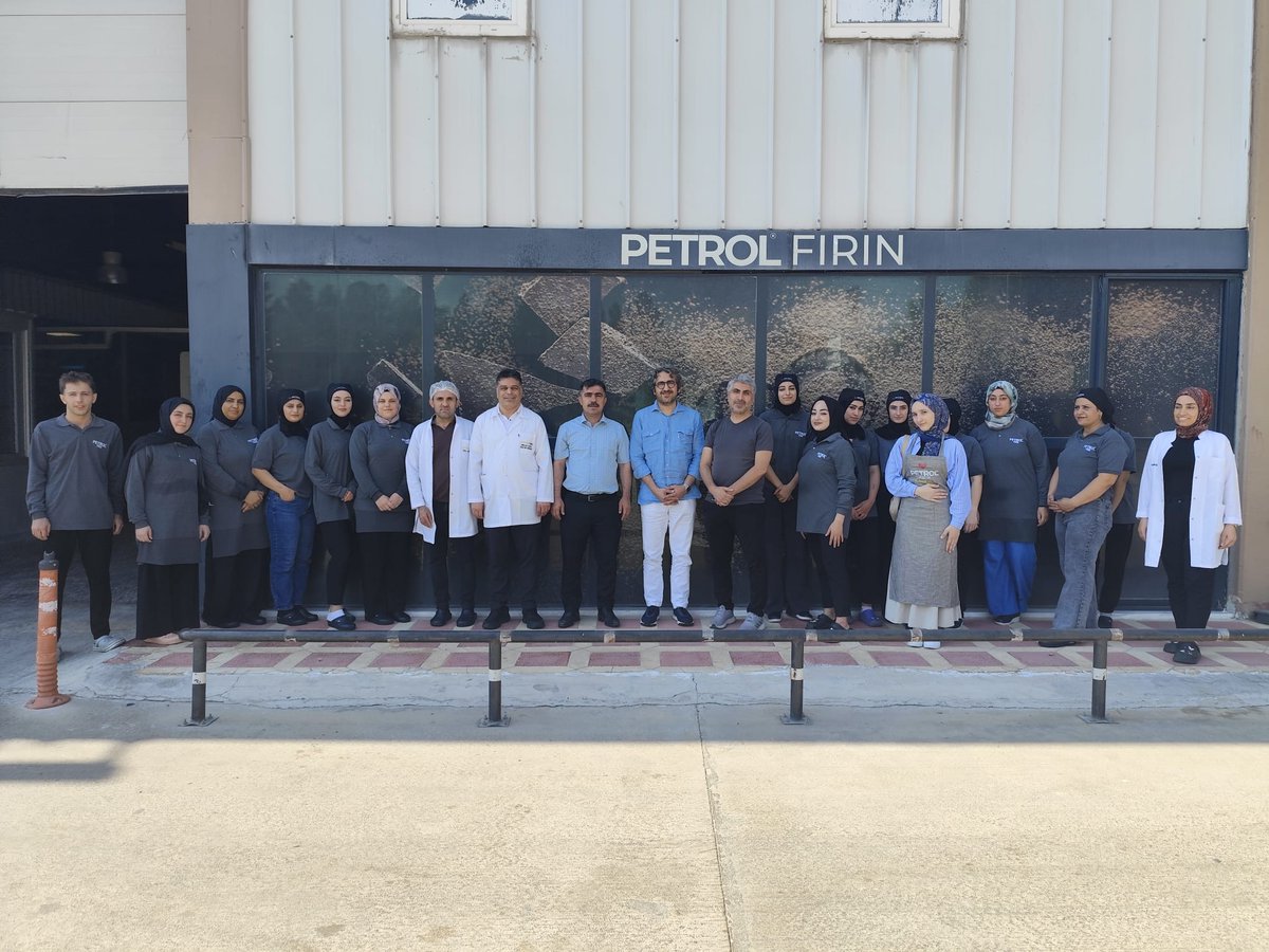 iskurbatman's tweet photo. 💼 Batman İŞKUR olarak saha ziyaretlerimize devam ediyoruz.

Özel Sektör iş yerlerimizden Petrol Fırın firmamızda uygulanan İşbaşı Eğitim Programı katılımcılarımızı ve işverenimizi ziyaret ettik.

📌 Batman’da istihdam için çalışmaya devam ediyoruz.
@MehmetEminAKTAN 
#İEP https://t.co/lGFYSqcFh4