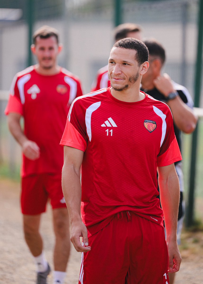 LEMANSFC's tweet photo. J-1 avant le premier 𝐦𝐚𝐭𝐜𝐡 de prépa 🏃

#AllezLeMansFC 🔴🟡 https://t.co/YJTn6GZEtd