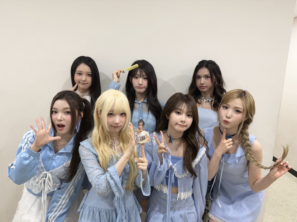 sa2m2nam3's tweet photo. [#SMN_BEHIND] #팬사인회

금요일 쉬는 날 너무 행복하잖아!
이런 날 LOVvmE 만나서 더 행복하잖아 💕

#SAYMYNAME #세이마이네임 #SMN #セマネ https://t.co/q7A1Z2RfUi