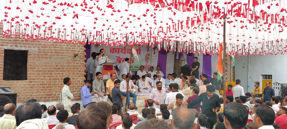 BantiNayakINC's tweet photo. आज दतिया विधानसभा क्षेत्र के ग्राम बड़ौनी खुर्द में आयोजित विशाल कार्यकर्ता सम्मेलन को संबोधित किया पूर्व कैबिनेट मंत्री एवं राघौगढ़ विधायक माननीय श्री जयवर्धन सिंह जी ने।

@JVSinghINC @OfficeOfDVS @jitupatwari @INCMP @INCIndia https://t.co/uDRhMf4jyY